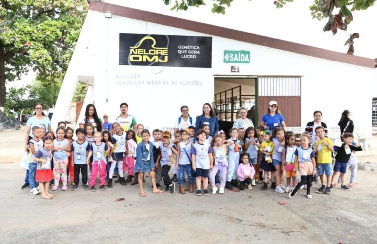 Cerca de mil crianças participam do primeiro dia de visitas à Minifazenda da 52ª Expomontes