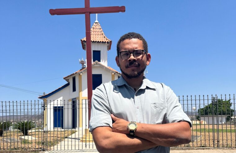 Autor montes-clarense lança “Entre Dois Mundos – A história de professor que transformou vidas”