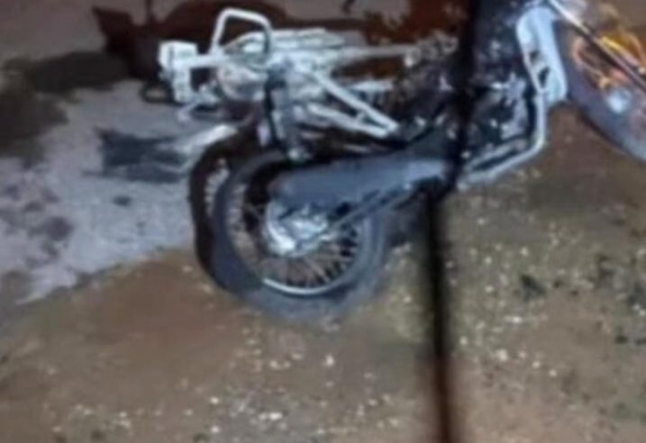 Motociclista morre após colidir contra carreta e moto ser consumida pelas chamas na AMG-3415