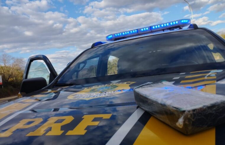 Mulher é presa pela PRF com cerca de 1 kg de pasta base de cocaína durante abordagem na BR-251