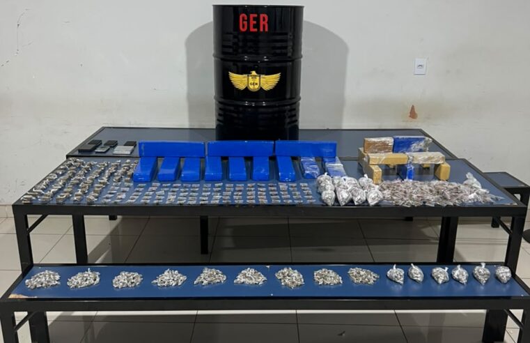 PM apreende mais de mil porções de drogas em imóvel-fantasma