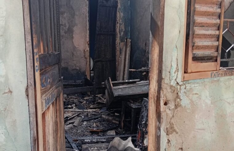 Polícia Militar prende homem suspeito de incendiar residência e ameaçar familiares em Diamantina