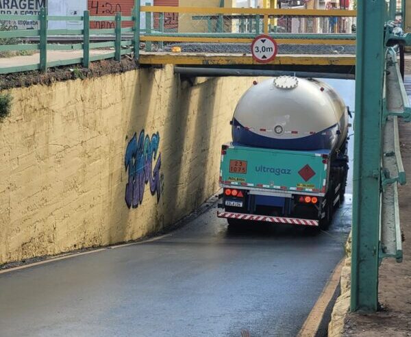 Operação de emergência concluída | Transbordo de carga de caminhão-tanque em Montes Claros