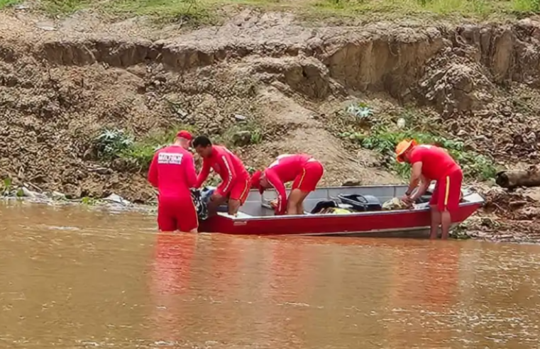 Bombeiros procuram homem que sumiu no Rio São Francisco ao tomar choque durante desembarque; ocorrência segue em andamento