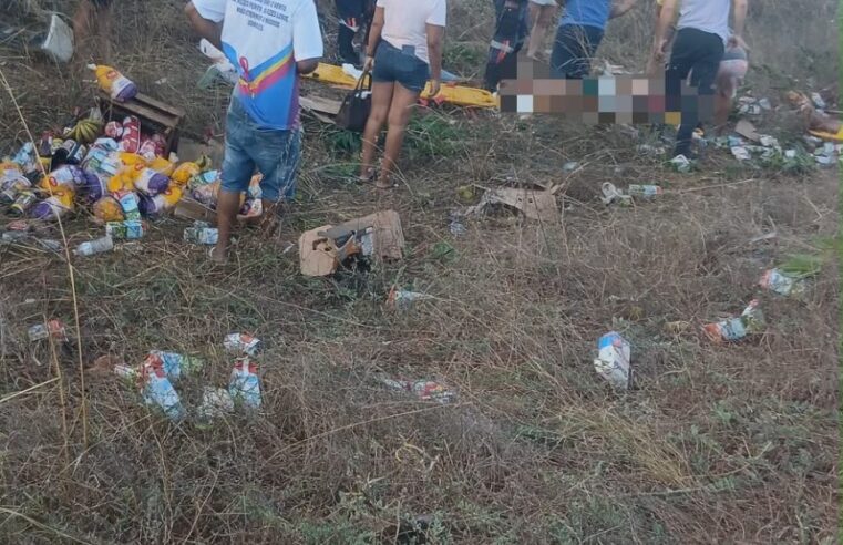Capotamento de caminhonete deixa três feridos na MG-604, em Bonito de Minas