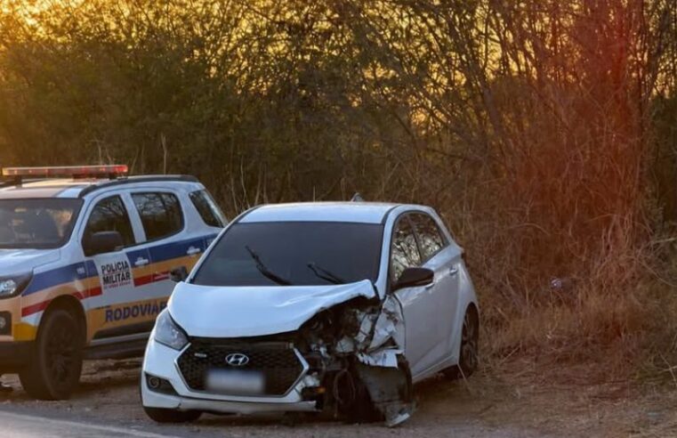 Colisão entre dois carros deixa dois homens feridos na MGC-122, em Porteirinha