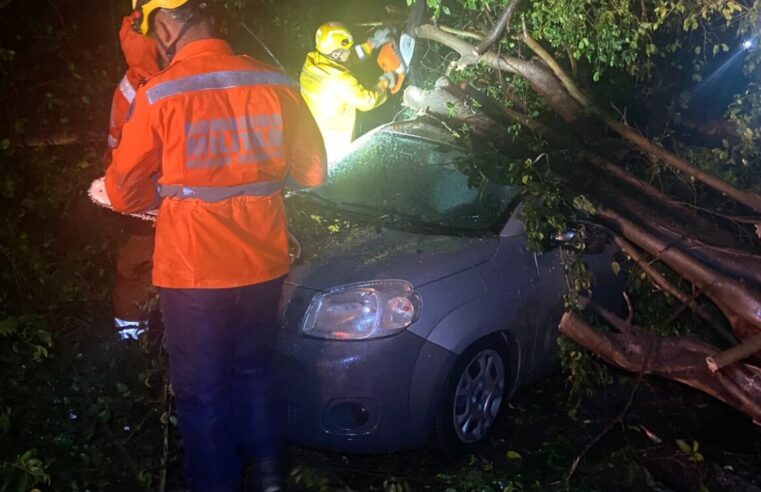 Chuvas intensas mobilizam Corpo de Bombeiros em diferentes pontos de Montes Claros