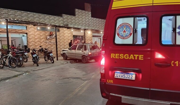 Moradores denunciam falta de sinalização em cruzamento onde carro matou cliente em pizzaria