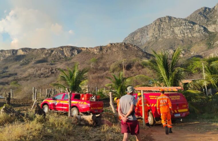 Incêndio florestal mobiliza bombeiros em área de serra entre Monte Azul e Mato Verde