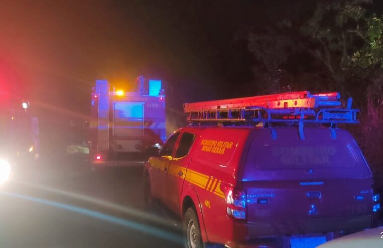 SALINAS | Grave colisão entre três carretas na BR-251 deixa dois mortos e interdita rodovia