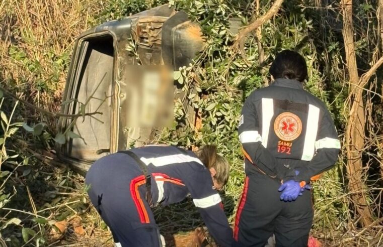 CAPITÃO ENÉAS | Quatro pessoas ficam feridas após colisão e capotamento na MGC-122