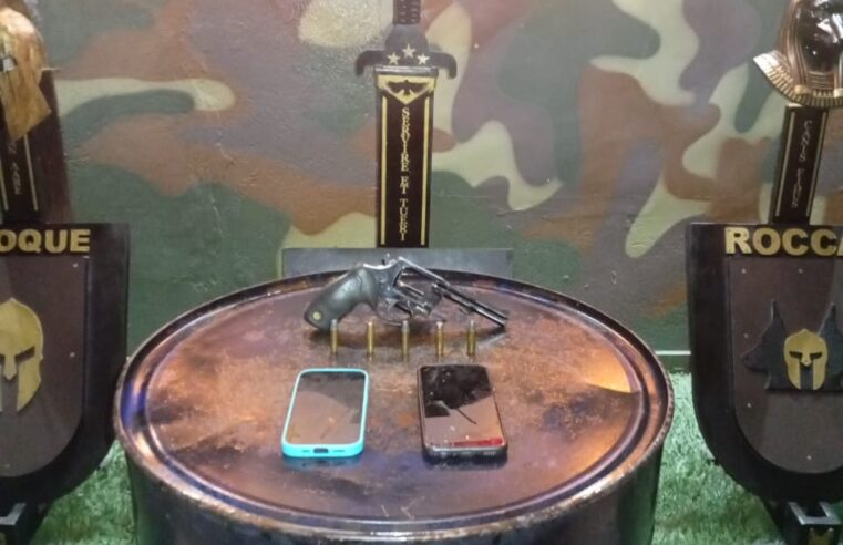 Polícia Militar prende dois suspeitos após perseguição e apreende arma de fogo e materiais ilícitos em Montes Claros