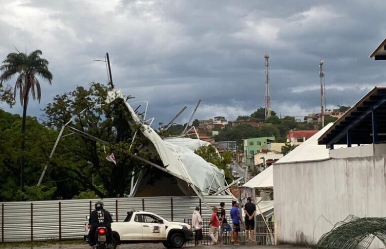 Chuva compromete cobertura do camarote do Estádio Juvêncio, em Montes Claros; North garante manutenção do cronograma