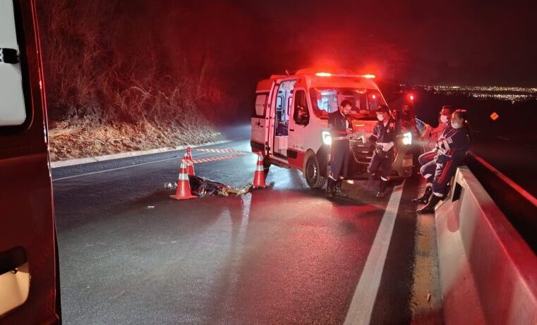 Mulher morre após ser atropelada na MGC-135, em Montes Claros