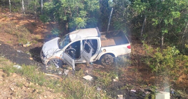 Veículo capota e deixa dois feridos na MG-307, próximo a Grão Mogol