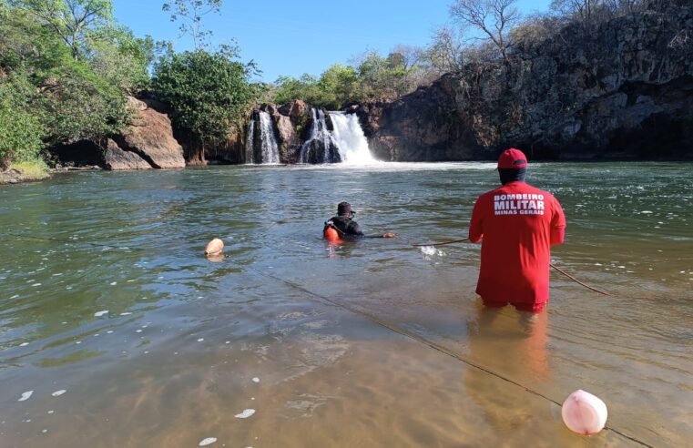 Corpo de Bombeiros atendem ocorrência de buscas e resgate de pessoa afogada no Rio Pandeiros