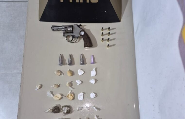Polícia Militar prende suspeito por tráfico e apreende drogas e arma de fogo em Montes Claros