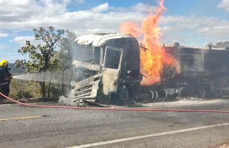 Incêndio destrói caminhão carregado de minério na MGC-451, em Olhos D’Água