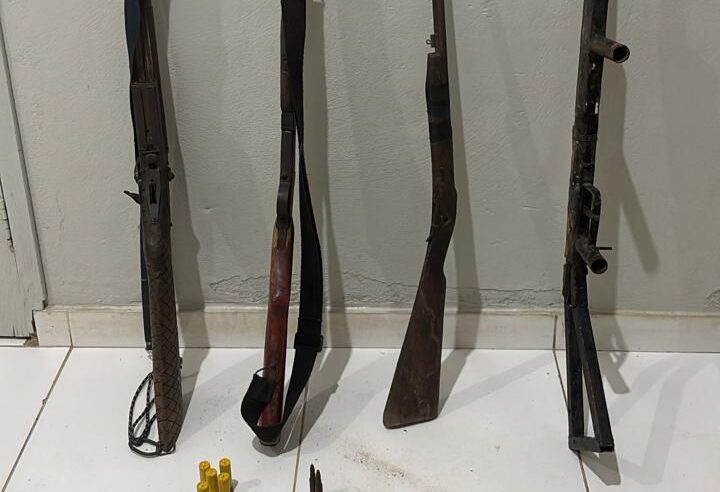 Polícia Militar apreende armas e mantém busca por suspeito de ameaça em São João do Paraíso