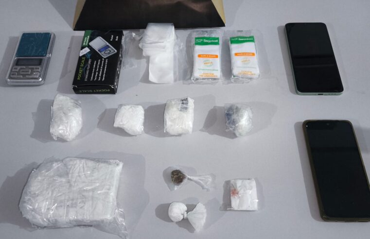 Polícia Militar prende dois suspeitos e apreende cocaína durante operação no bairro Cidade Nova, em Salinas