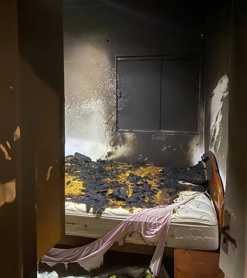 Homem é preso após atear fogo na casa da mãe em Brasília de Minas