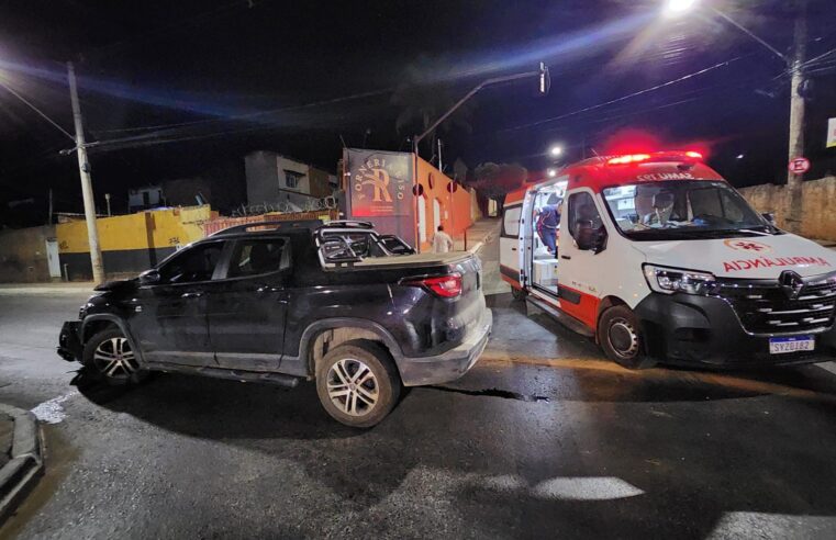 Jovem de 23 anos fica ferida após acidente, nessa madrugada, na Av. Vicente Guimarães