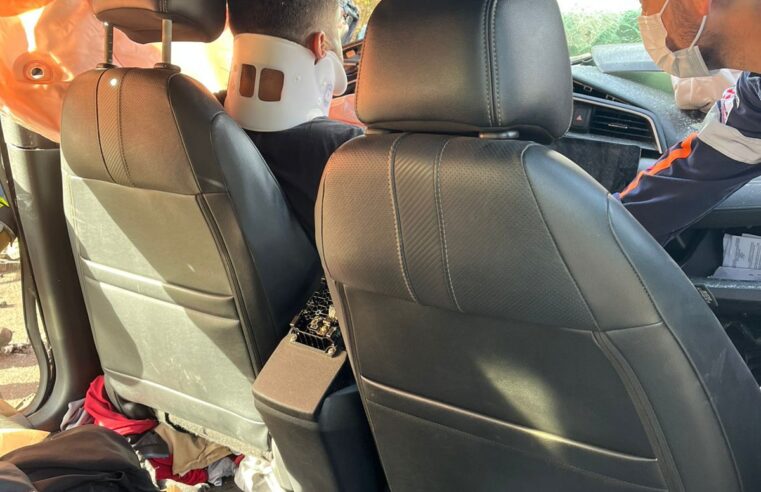 Uma pessoa morre e duas ficam feridas após colisão frontal entre dois carros