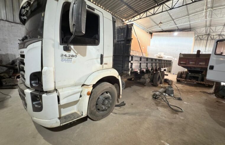 PCMG fecha desmanche clandestino e recupera caminhão