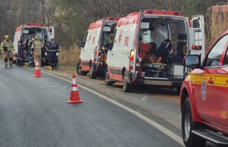 Cinco pessoas ficam feridas em capotamento registrado na MGC-135