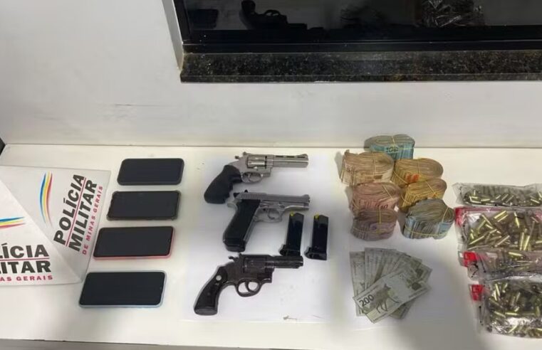 Polícia Militar apreende armas, munições e R$ 32 mil em uma casa