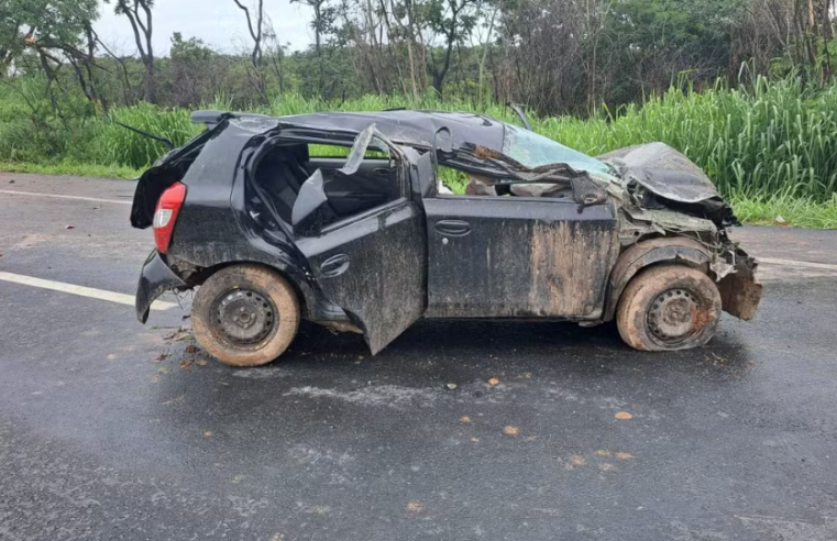 Família sofre acidente na BR-135 em Joaquim Felício enquanto voltava de velório