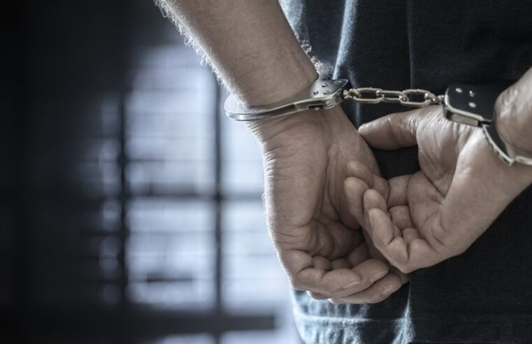 JANUÁRIA | Jovem é preso após traficar e esconder cocaína dentro da cueca