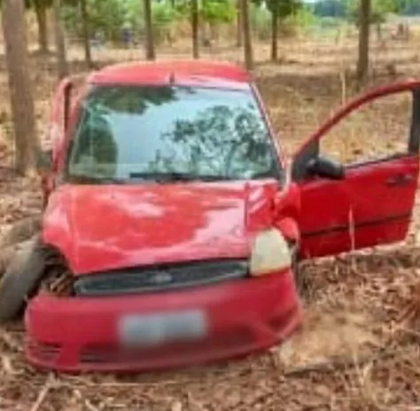 Motorista de 51 anos morre após carro bater em árvore no Projeto Jaíba