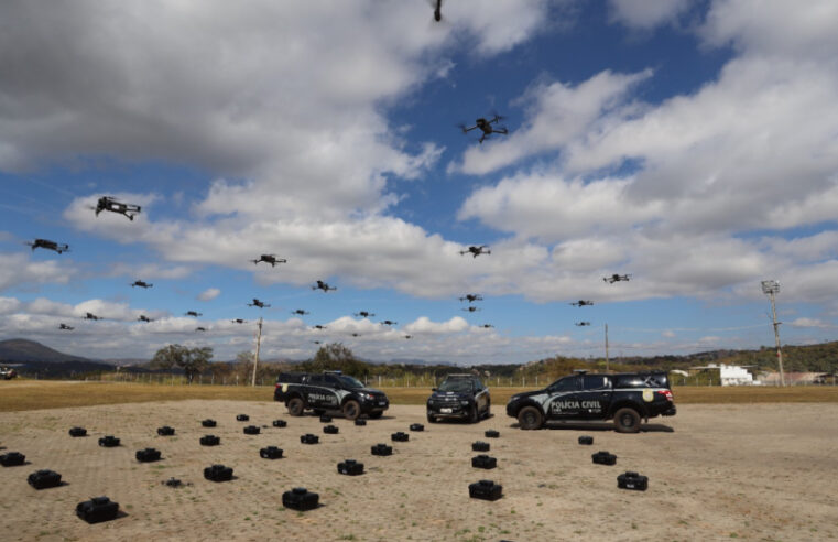 PCMG formaliza entrega viaturas, armas e drones