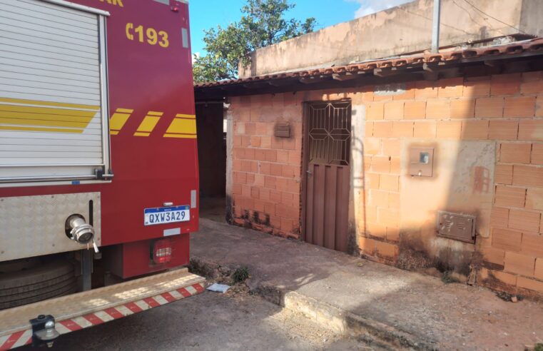 BOCAIÚVA | Bombeiros atendem a uma ocorrência de incêndio em residência