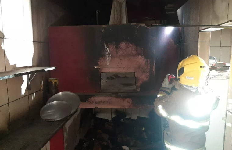Bombeiros combatem incêndios em pizzaria e motel em Montes Claros