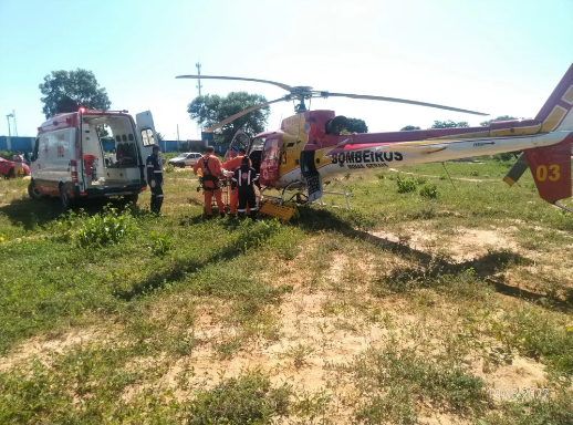 Homem fica ferido após ser atingido por asa de avião enquanto filmava decolagem em fazenda
