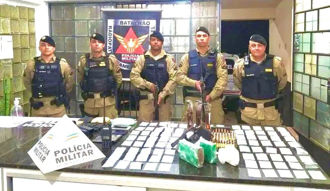 Drogas, armas de fogo e munições são apreendidas durante operação da PM