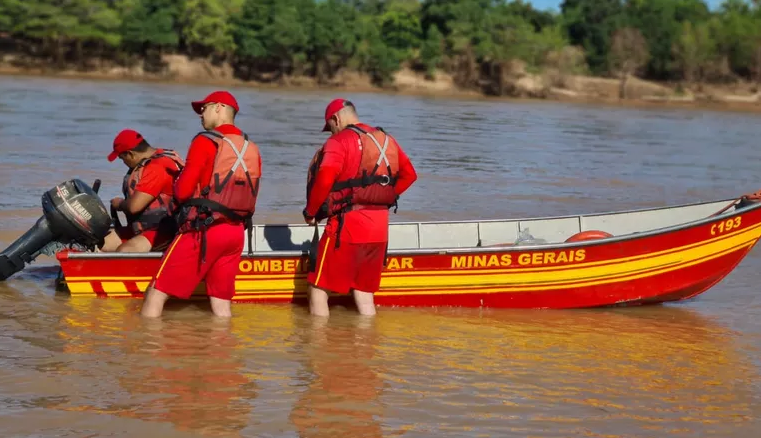 Bombeiros encontram corpo de adolescente que afogou no rio São Francisco