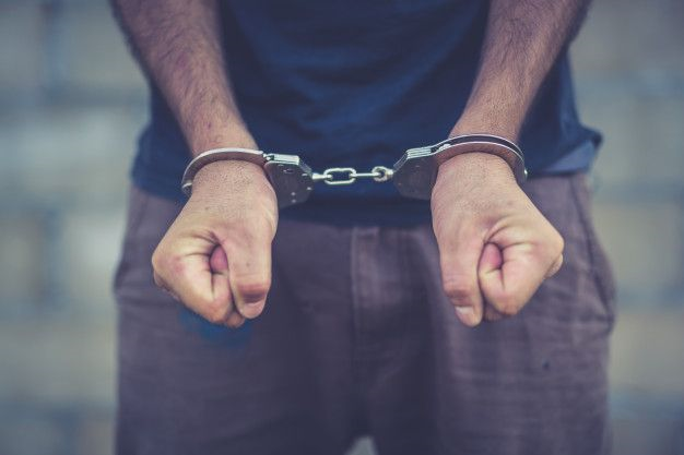 Um indivíduo, de 25 anos, é preso suspeito de matar um homem, em Ninheira