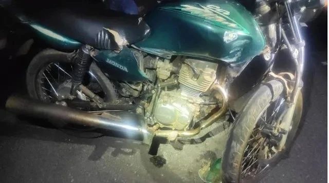 Motociclista morre após colidir em traseira de caminhão estacionado na LMG-629