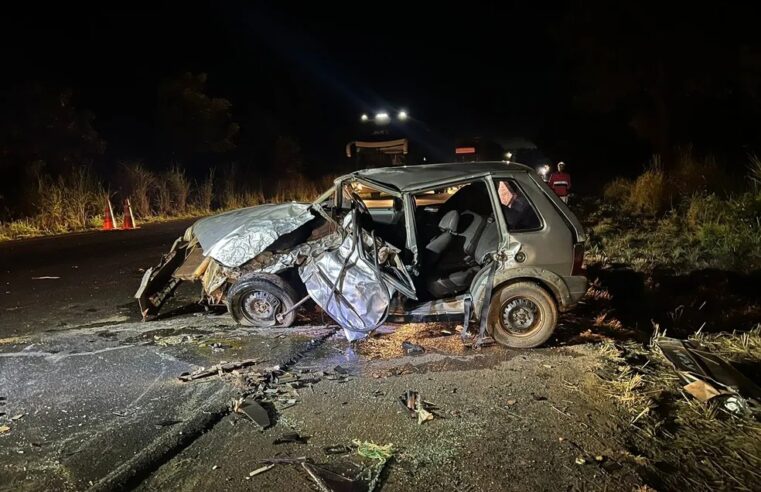 BR-365 | Acidente entre três carros deixa um morto e dois feridos, em Buritizeiro