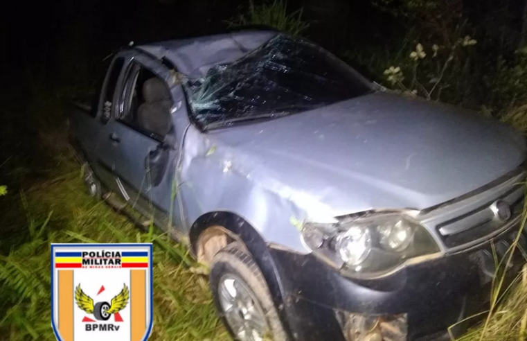 Motorista morre após caminhonete capotar na LMG-651, em Guaraciama