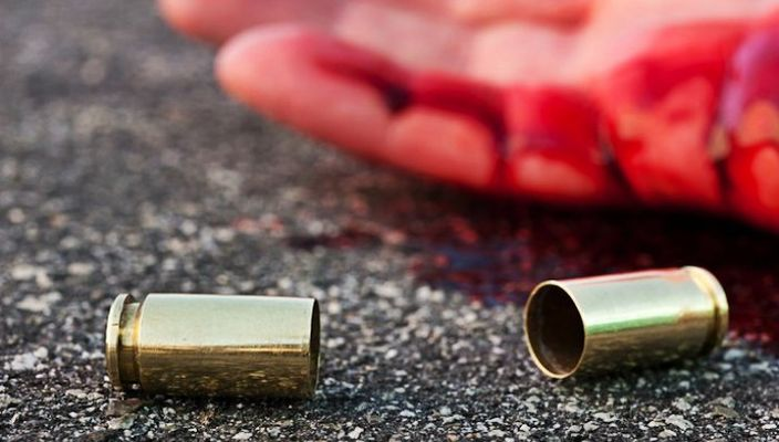 MANGA | Jovem é atingido com tiro no pescoço em praça no centro da cidade