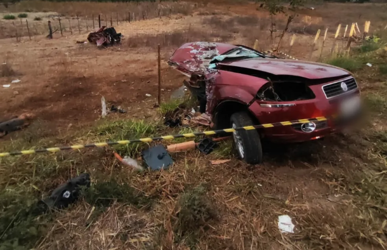 LMG-602 | Carro bate de frente com carreta e motorista morre
