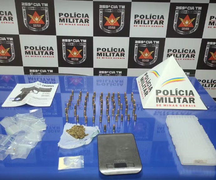 PIRAPORA: Após denúncias, PM apreende drogas e munições de uso restrito, em