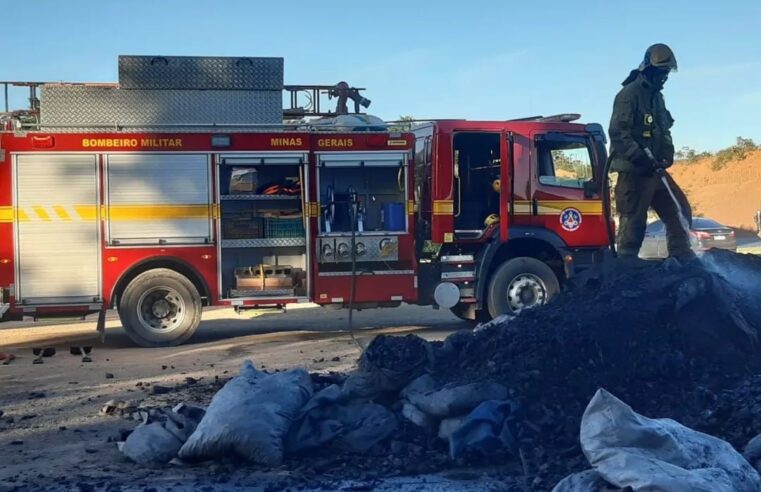 Bombeiros combatem dois incêndios em rodovias do Norte de Minas