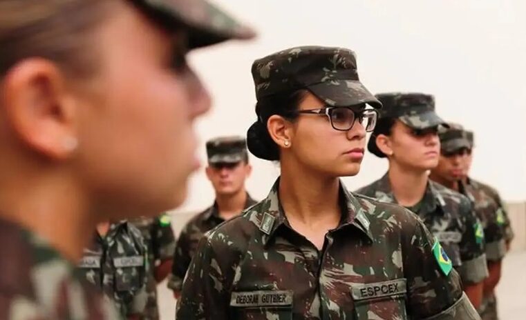 Forças Armadas vão permitir alistamento militar feminino em 2025