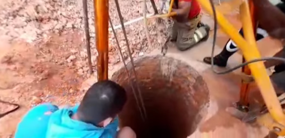 Homem desmaia dentro de cisterna de 10 metros de profundidade e é resgatado por bombeiros