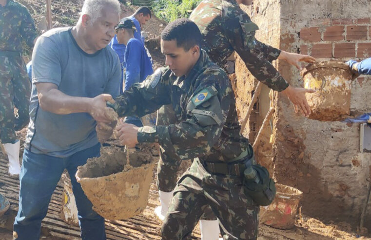 Exército entra no terceiro dia de buscas e resgates em Pernambuco